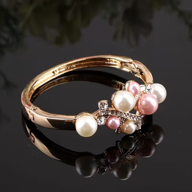 Romantiskt Statement-set med Pärlkluster och Strass i Blomdesign